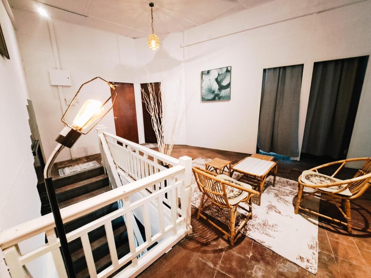 111 Hutton Lane Asrama George Town