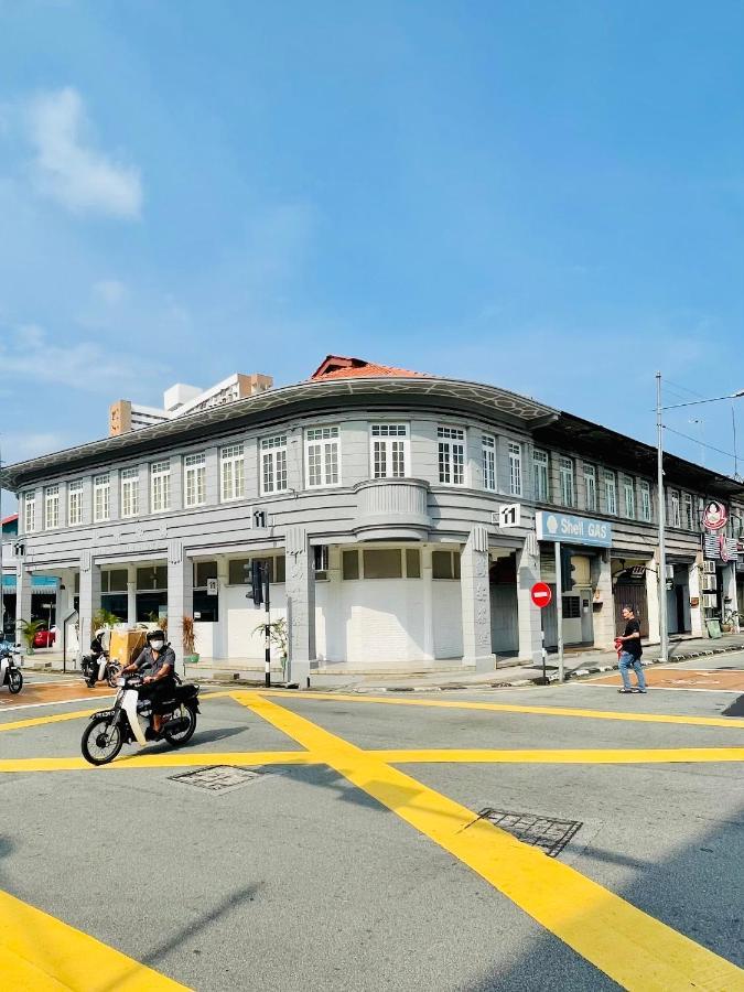 Asrama 111 Hutton Lane *